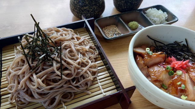 ざるそばとミニご飯
